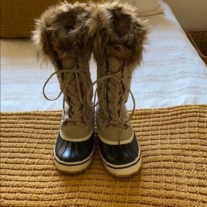 Gently worn women’s winter boots